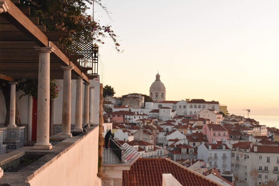 Le Top des meilleurs Point de vue de Lisbonne - Miradouro de Santa Luzia - Le plus romantique